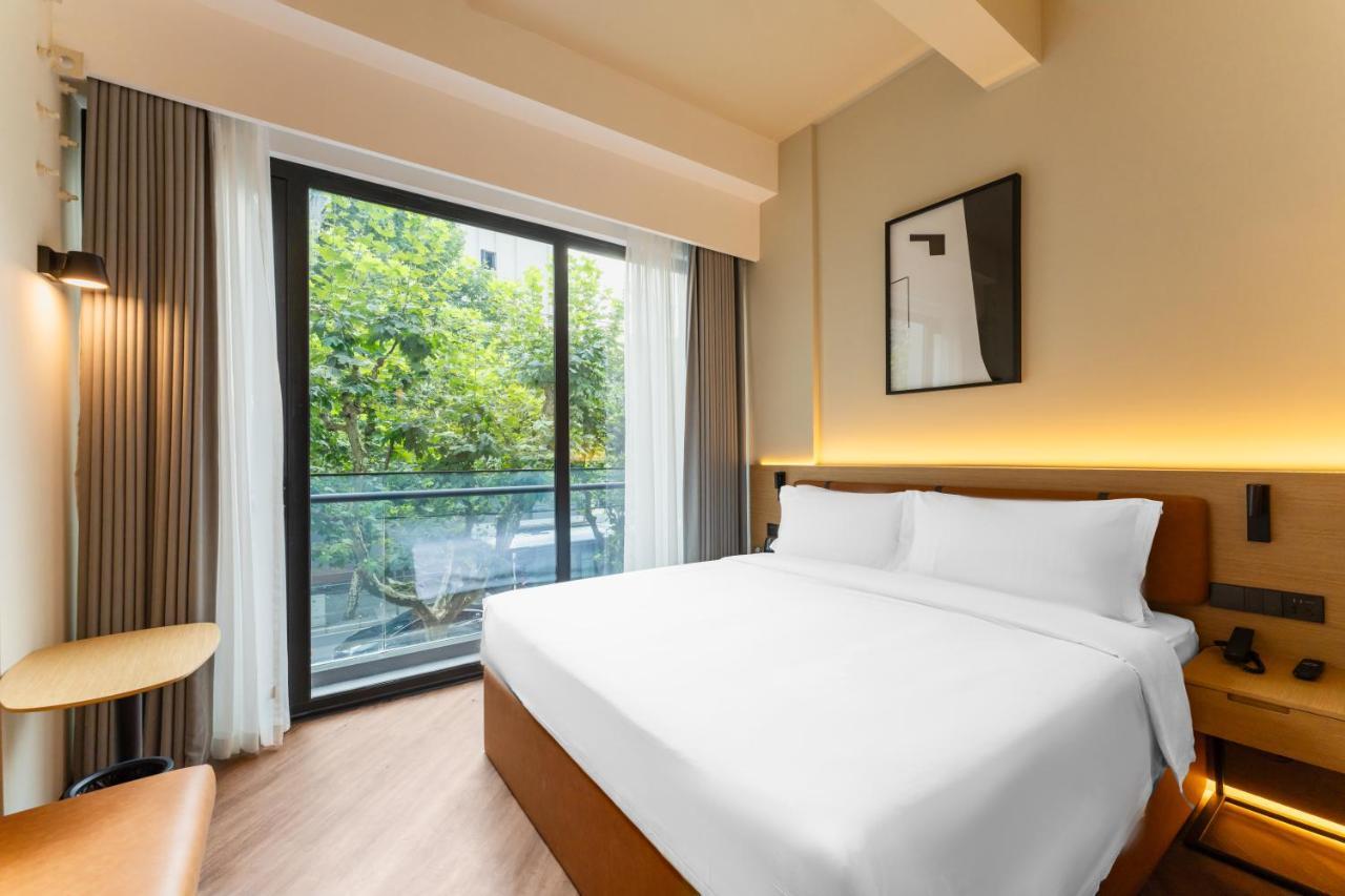 Mia - Xuhui Jiaotong Hotel 4*