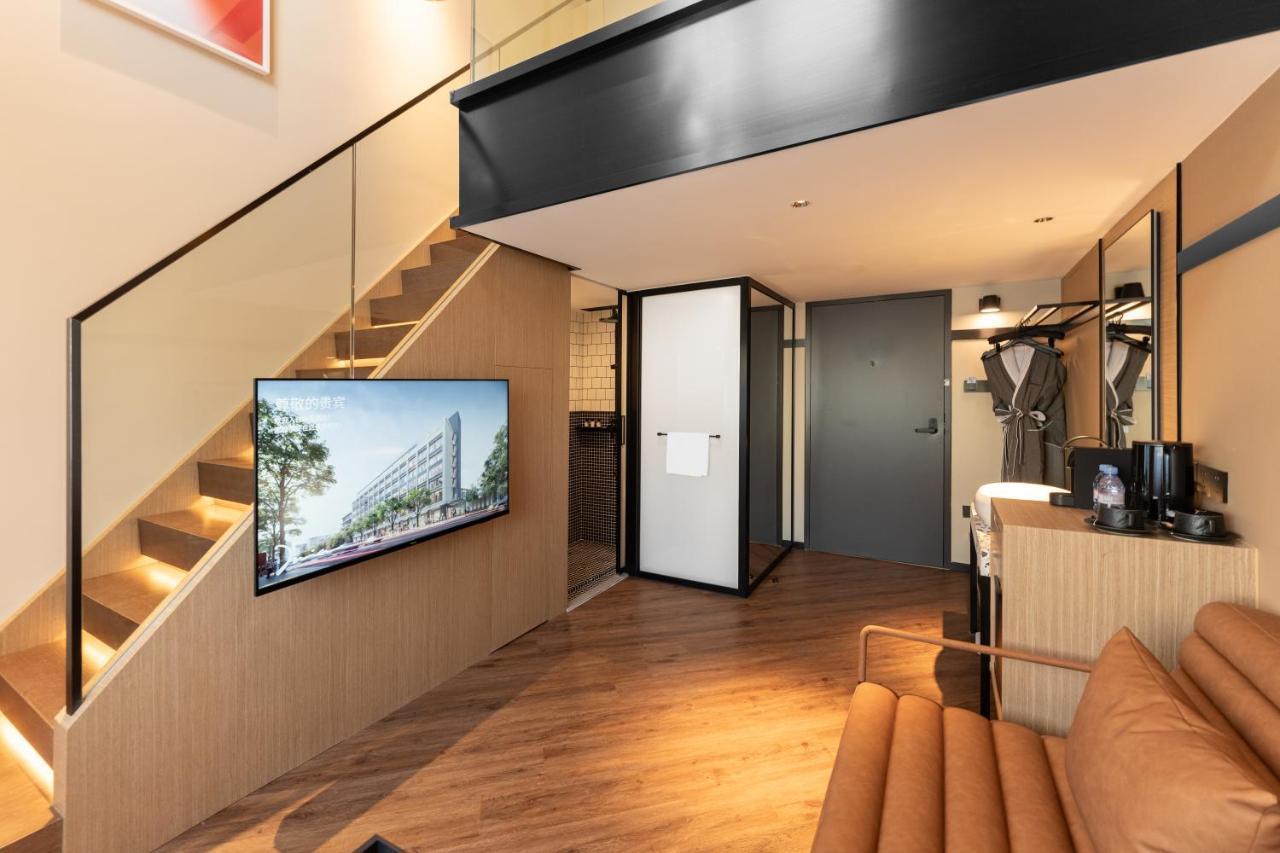 Mia - Xuhui Jiaotong Hotel 4*