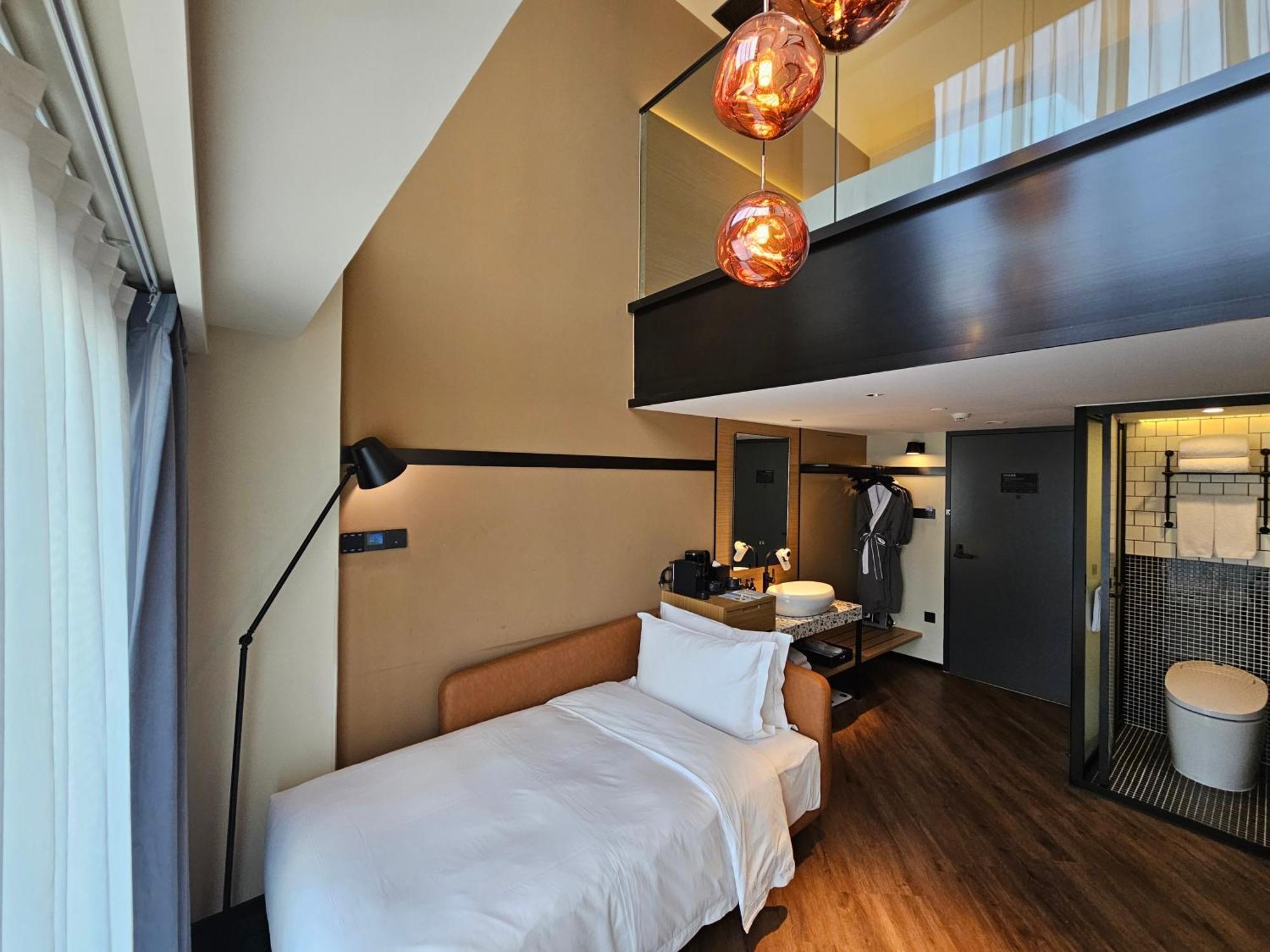 Mia - Xuhui Jiaotong Hotel 4*